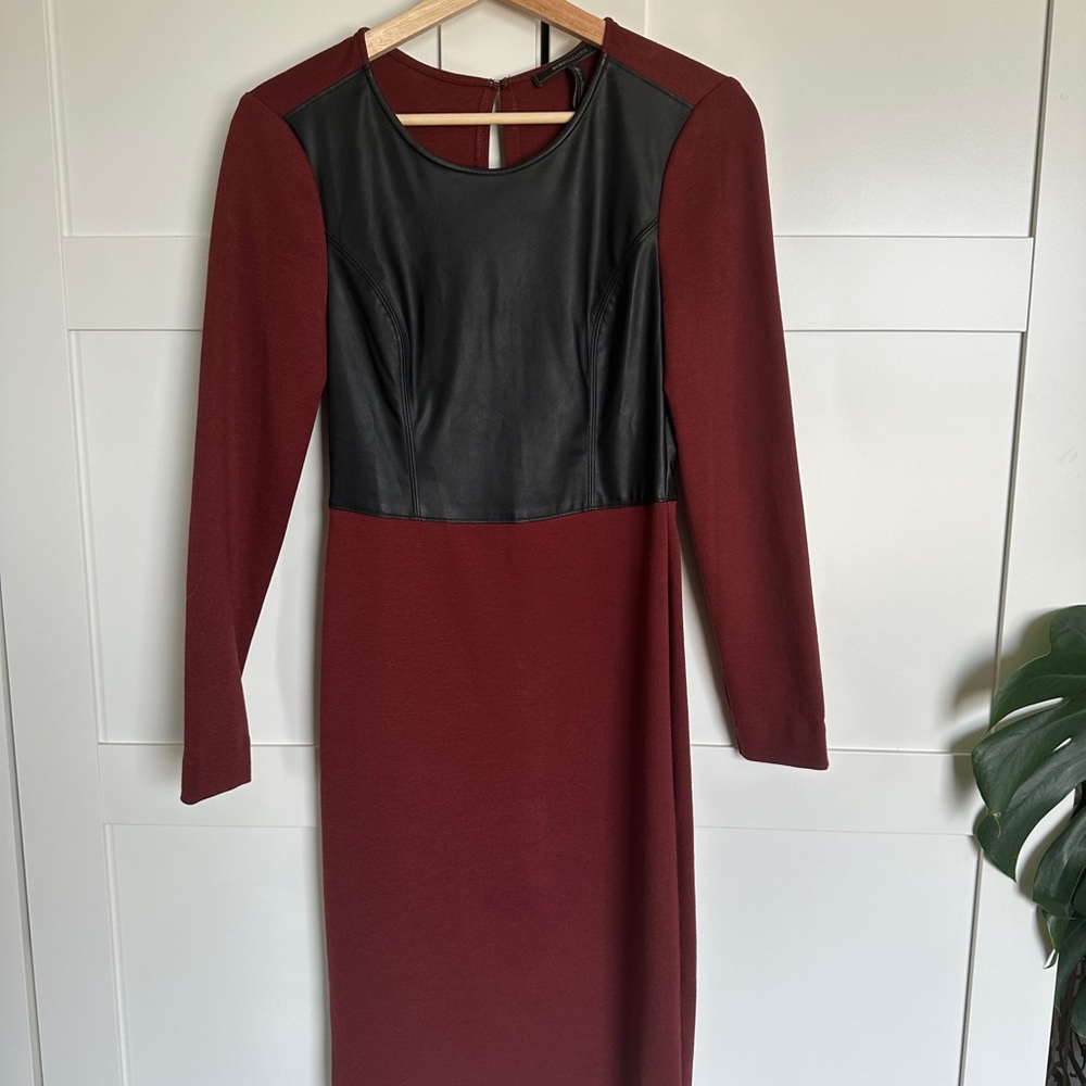 BCBGMaxAzria Black and Red Sheath Dress Long Sleeve Crew Neck
